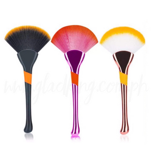 Shiny Fan Shaped Makeup Brush